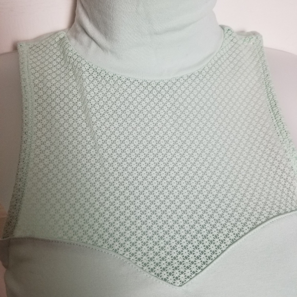 Express Sleeveless Top - Picture 3 of 3